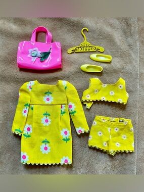 Mattel Skipper, Beachy Peachy Yellow Floral Doll Outfit with Pink Tote